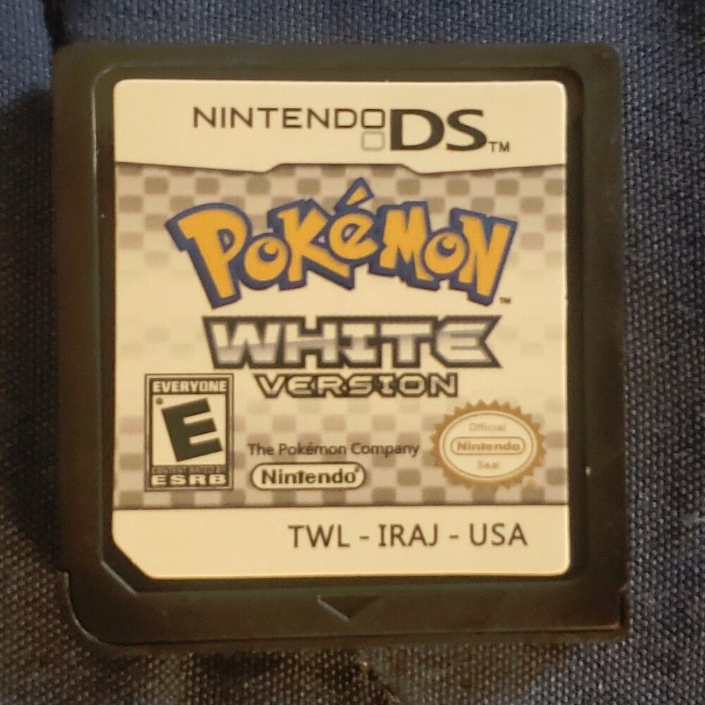 Pokemon White 1 Video Game Nintendo DS